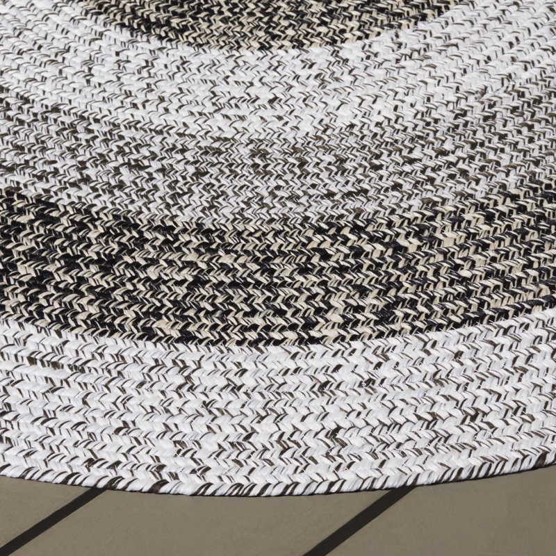 Burgan Woven Performance Machine Washable Performance Chevron Indoor/Outdoor Area Rug, Round 5'