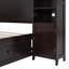 Lit en bois de pin robuste avec rangement intégré, tablettes et armoires pour une utilisation maximale de l'espace-532953194