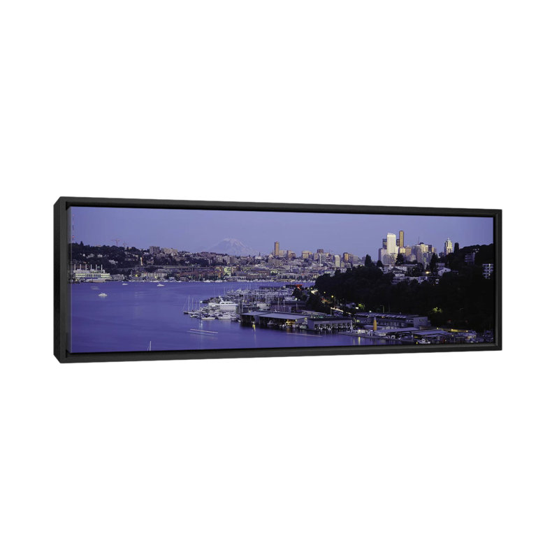 «Seattle avec le mont Rainier à l'arrière-plan, Washington», reproduction de photo sur toile, H 24 po x l 72 po x P 1,5 po