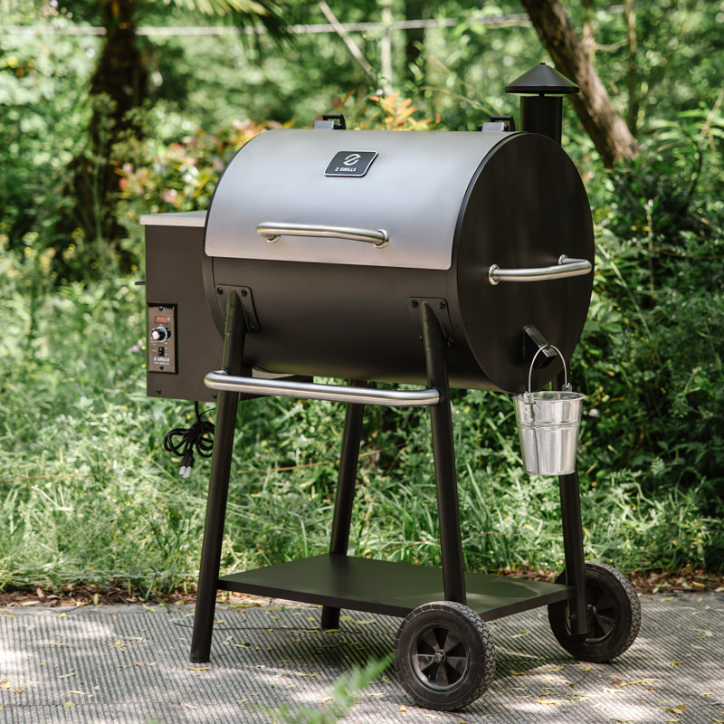 Z GRILLS 585 sq.in Pellet Smoker with Durable Stainless Steel Lid and Easy to Move
