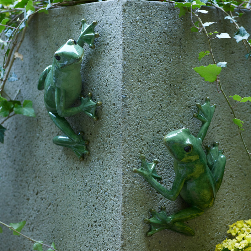 Décoration murale grenouille de jardin en pierre
