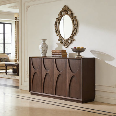 Armoire d'appoint de style médiéval