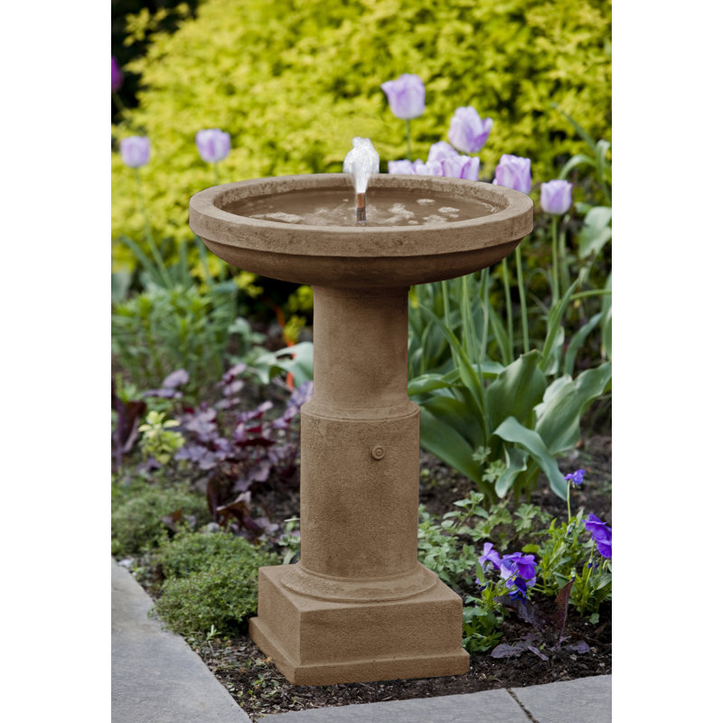 Fontaine en béton Powys, Pierre calcaire vieillie