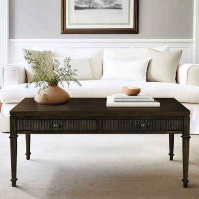 Table basse en bois brun foncé avec deux tiroirs et protection de plancher avec tiroir cannelé classique Grace