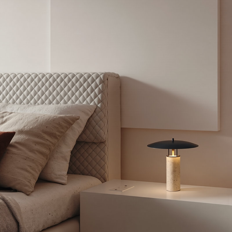 Lampe de table noire en métal