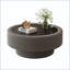 Table basse ronde cannelée avec rangement, plateau en verre trempé et revêtement en cuir gris.