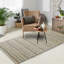 Tapis rayé bleu et beige à chevrons-1171764605