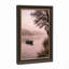 Toile en bois sur un lac brumeux rose sous un arbre en fleurs, art mural-133522082