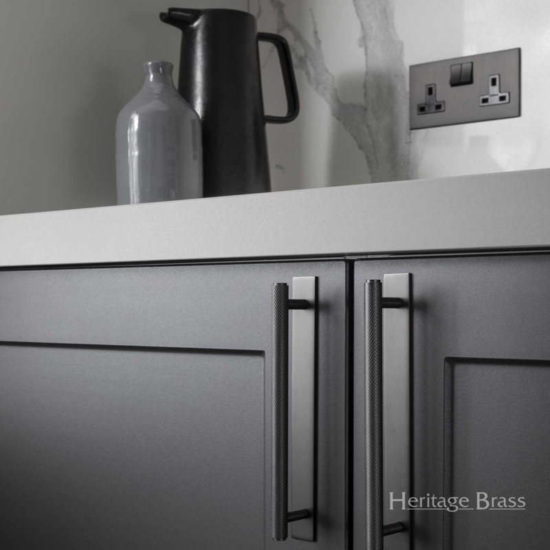 Heritage Brass Heritage Cabinet Pull Knurled Design with Plate, Matt Bronze, 16cm