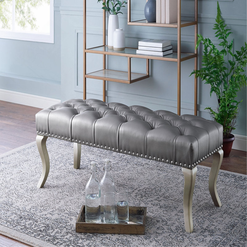 Banc capitonné en tissu avec garniture cloutée