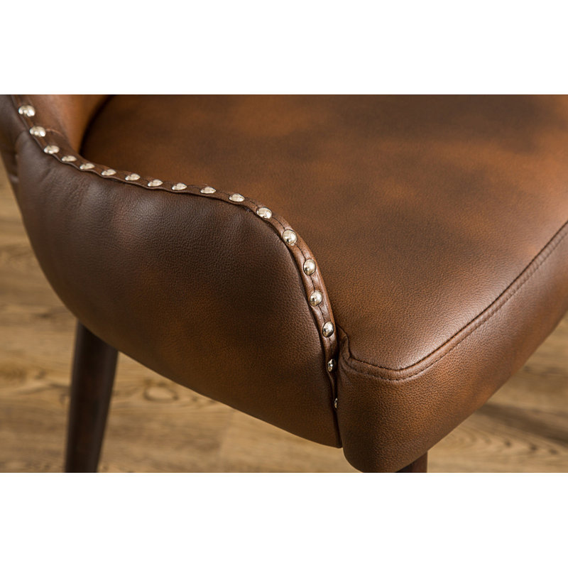 Fauteuil demi-tonneau capitonné à dossier capitonné