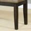 Banc de salle à manger de style transitionnel avec structure en bois massif et siège en tissu gris chaud au fini envoûtant