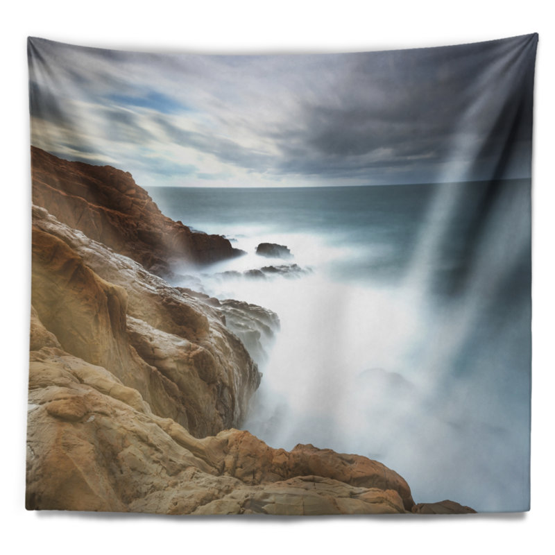 Tapisserie roches rouges foncées et vagues en mousse, H 32 po x l 39 po