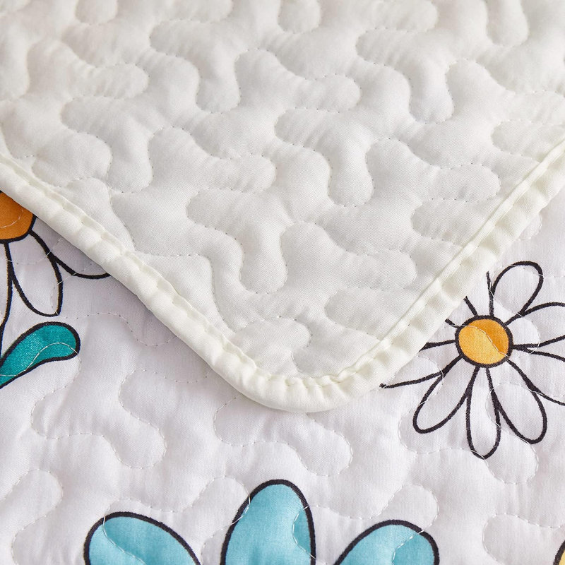  2-Piece Flower Quilt Set, Twin Coverlet / Bedspread + 1 Sham