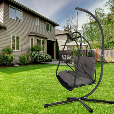 Fauteuil à œufs pivotant avec support et porte-gobelet pour une utilisation intérieure / extérieure avec une conception pliable et une fabrication en osier résistant aux intempéries