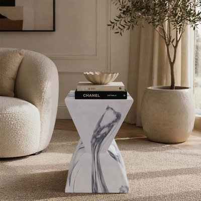 Table d'appoint d'extérieur moderne avec motif cannelé sculptural, minimaliste pour le jardin