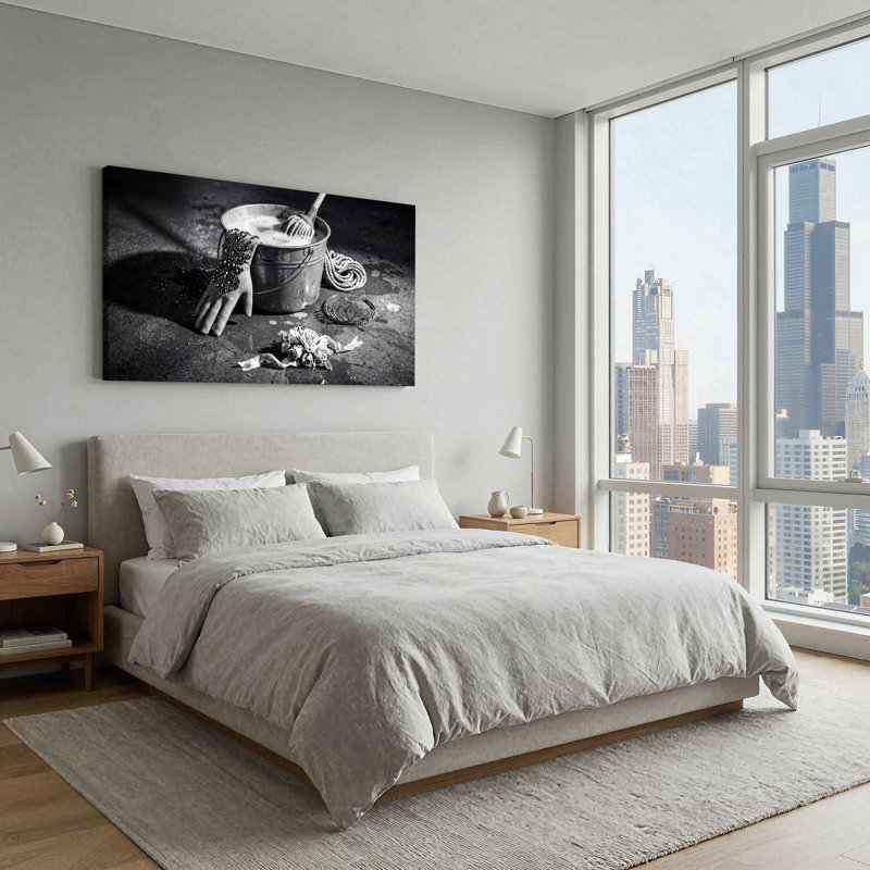 Art mural noir et blanc avec vadrouille en seau et gant perlé, L 46 po x H 24 po