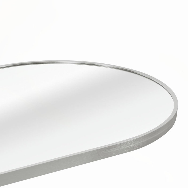 Miroir argenté pleine grandeur 63 x 20 po en forme de pilule pour un décor de salle de bain moderne et élégant, assurant la clarté et la sécurité avec des matériaux de haute qualité.