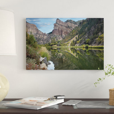 «Colorado River, Glenwood Canyon, Colorado» par Tim Fitzharris - reproduction de photo sur toile tendue