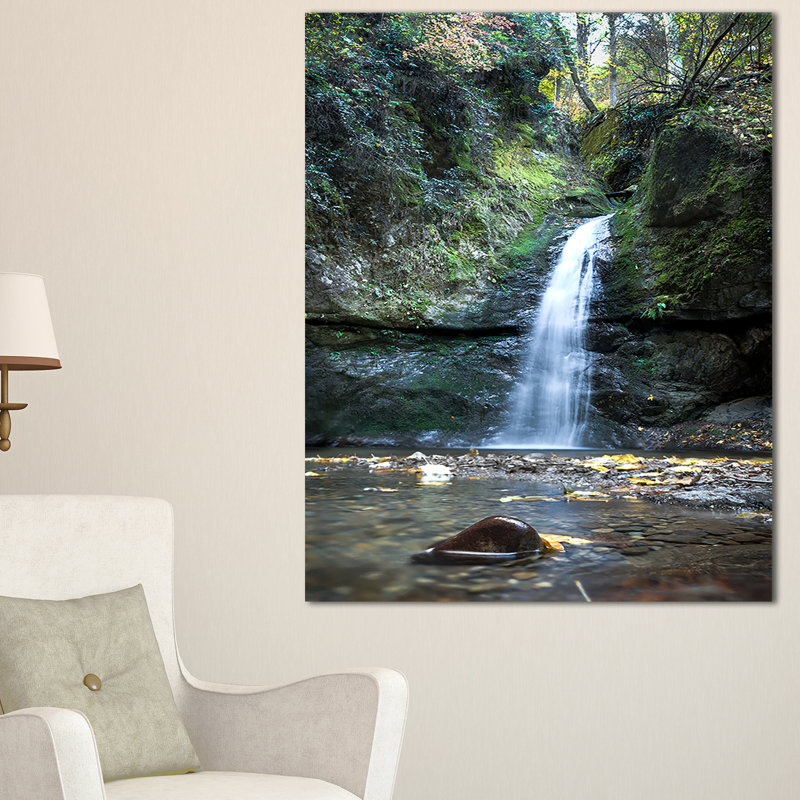 Nanayo Waterfall Japon - reproduction de photo sur toile tendue, H 40 po x l 30 po x 1,5 po