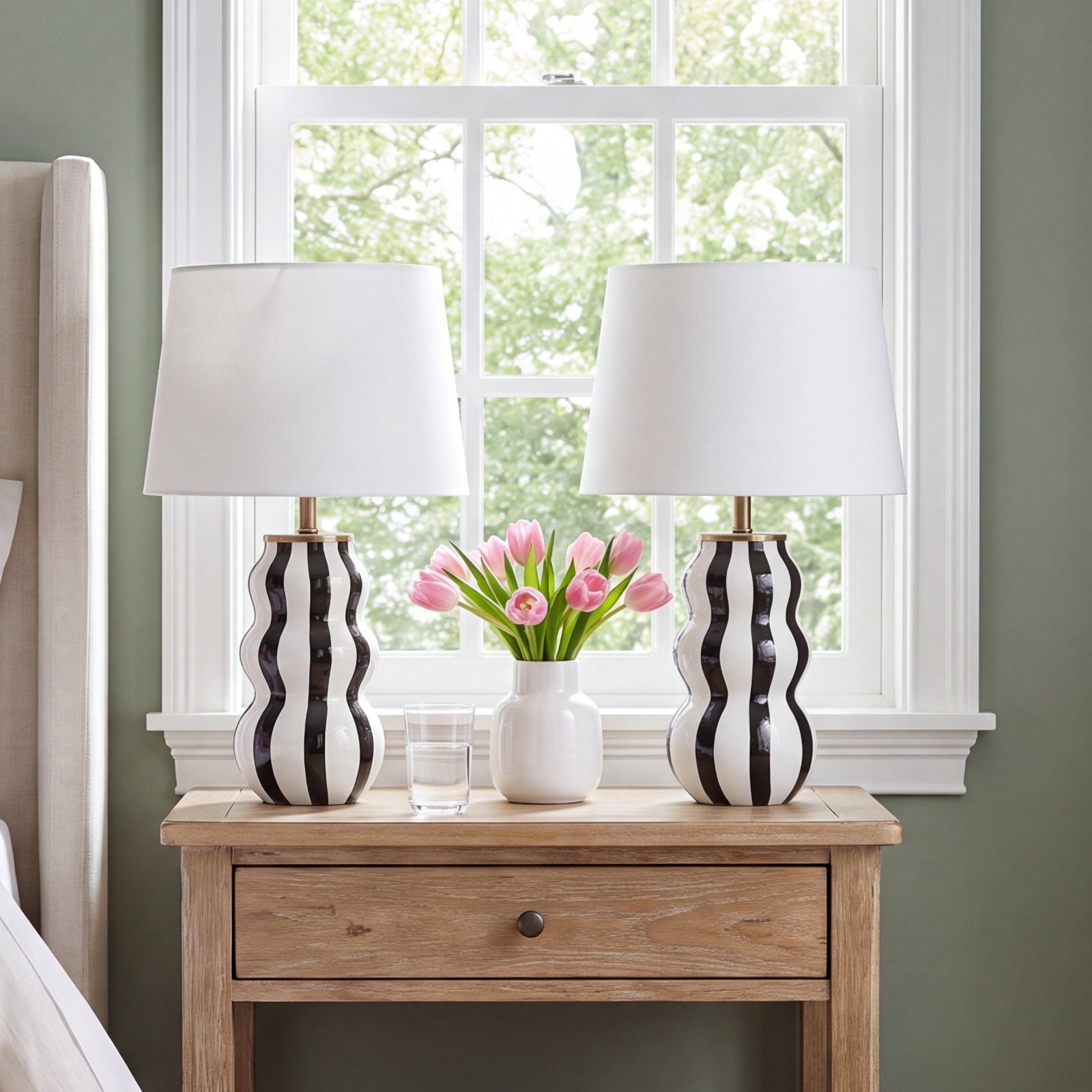 Samp Ceramic Table Lamp, Black