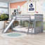 Lit superposé simple au-dessus d'un lit simple en bois avec glissière convertible et échelle-223639304