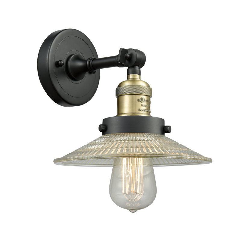 Applique murale 1 lumière pour salle de bain Miramontes, Ampoule incandescente rétro de 60 watts, Laiton antique noir