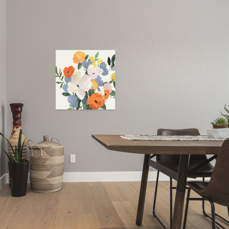 Florals In Vase II, H 24 po x l 24 po