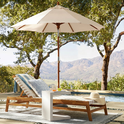 Chaise longue de patio en bois d'acacia avec dossier réglable Quinton
