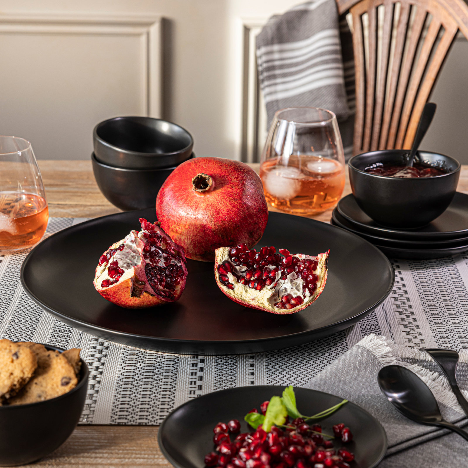 Over&Back Coupe Round Serving Platter, Black