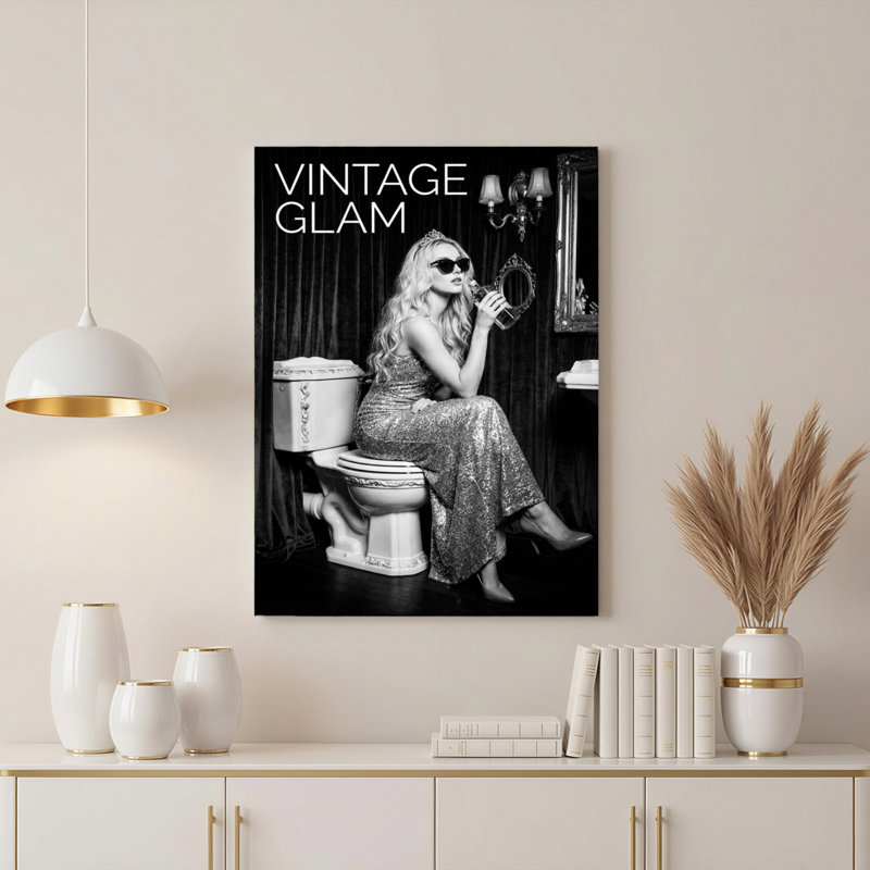Tableau vintage glamour représentant une femme aux toilettes (ensemble de 1), H 36 po x l 24 po