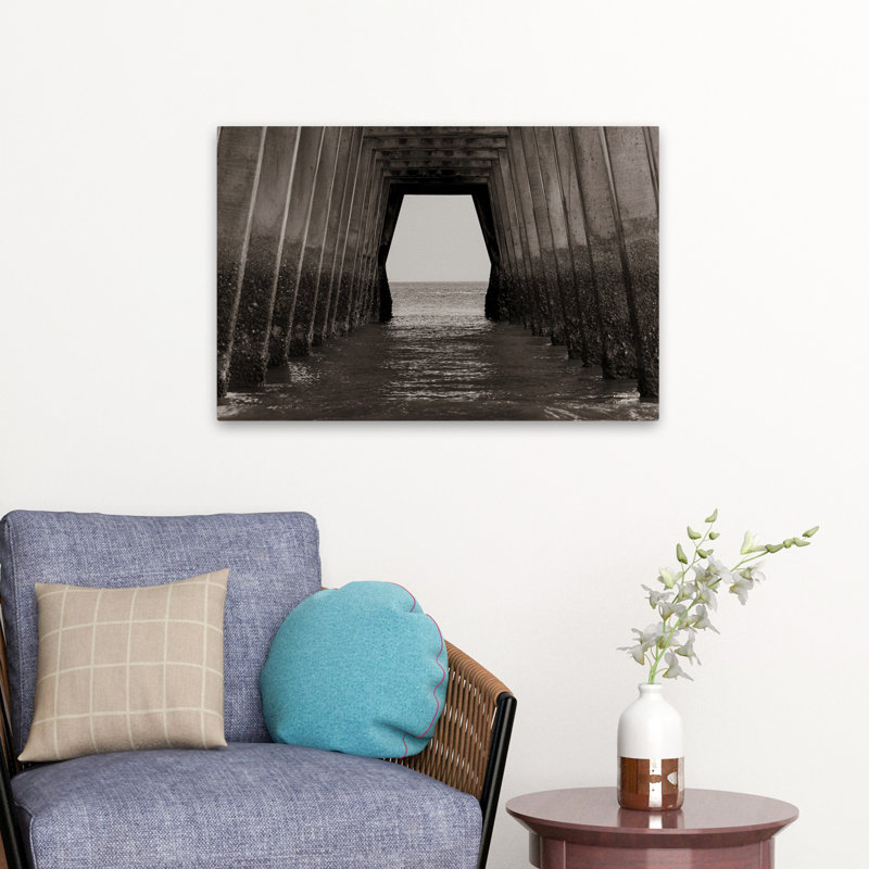 Under The Pier Nautical White Landscape Beach Nautical, H 24 po x l 16 po