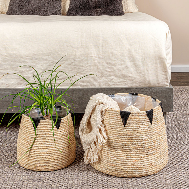 Round Handwoven Corn Leaf Basket Set of 2 with Plastic Liner, Natural with Black Accents