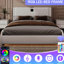 Élégant très grand lit avec décor à DEL, haut-parleurs intégrés et tête de lit en similicuir rembourré épais, effet blanc, sans sommier-955823823