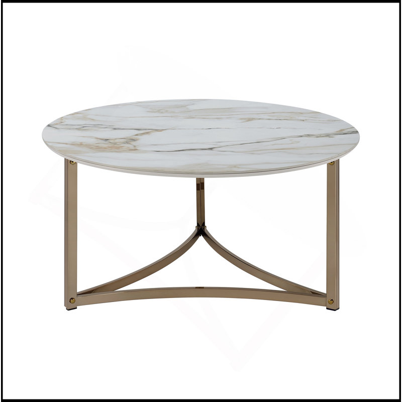 Table basse élégante et durable avec plateau en pierre frittée et finition champagne