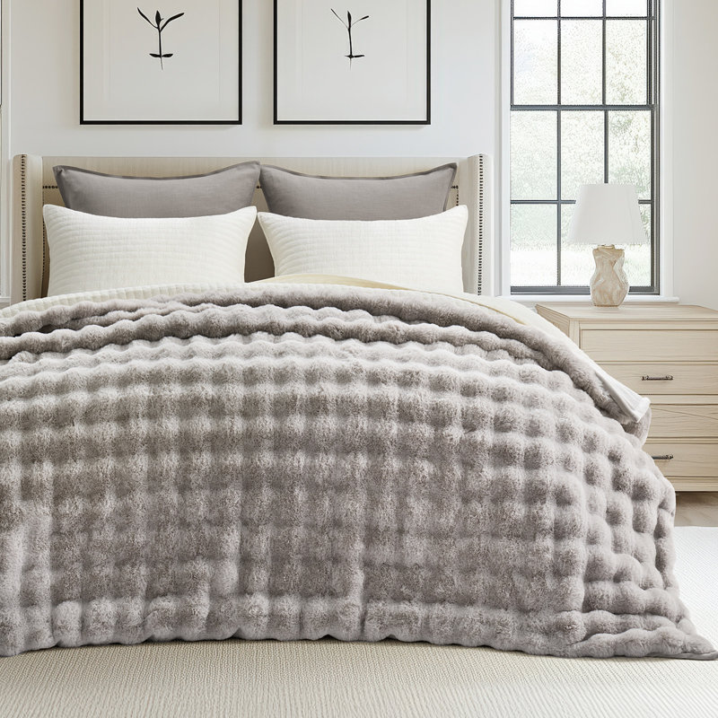 Jeté en fausse fourrure Ridgeline, Taupe, L 90 po x l 80 po