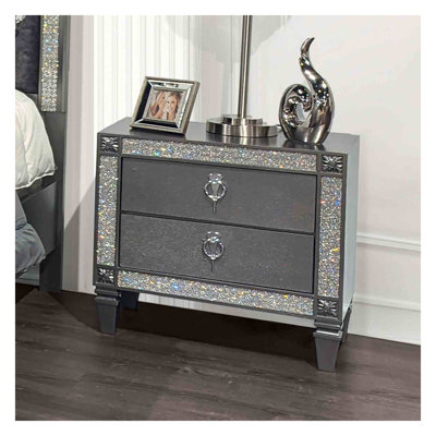 Table de chevet grise de style glam avec garniture en acrylique, poignées anneaux en nickel et pieds fuselés - Mobilier de chambre à coucher moderne