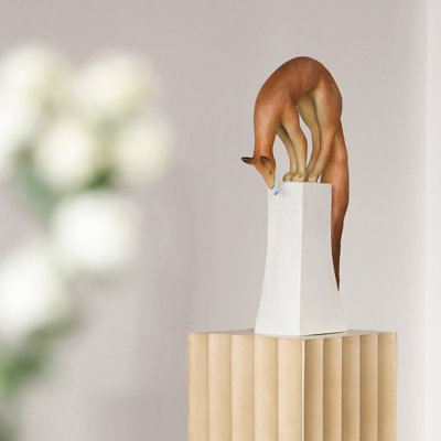 Objet décoratif en résine en forme de renard brun