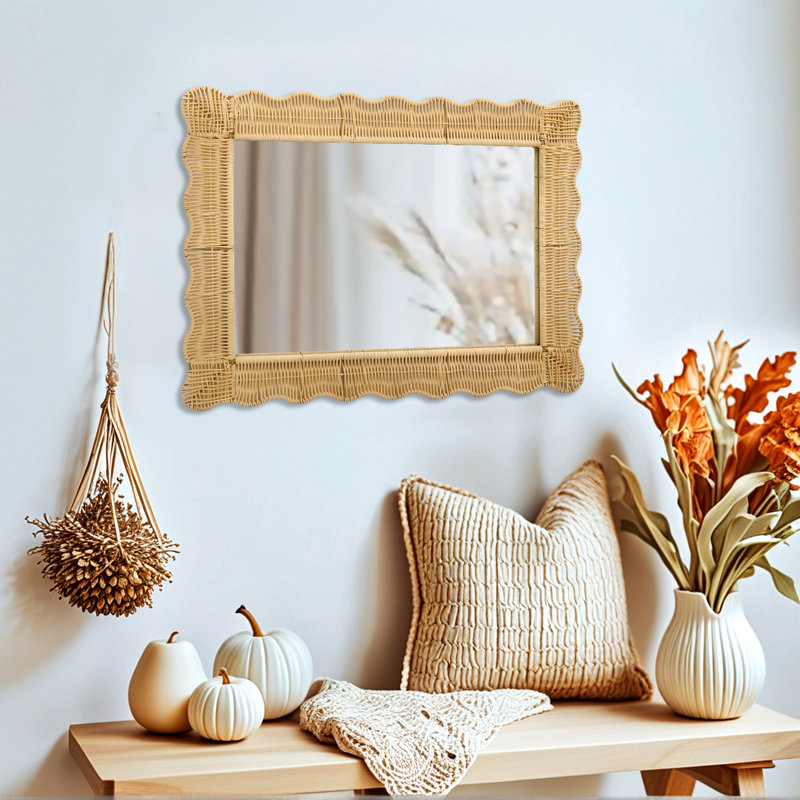 Miroir mural fait à la main en faux rotin - Miroir rectangulaire tissé à bords ondulés durable pour la salle de bain, le vestibule et la décoration intérieure boho (22,6 po x 30 po)