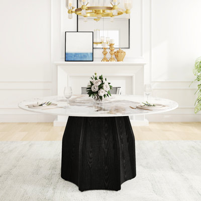Table de salle à manger ronde de 57,33 po en blanc, avec base en bois massif texturé noir, pouvant accueillir 6 à 8 sièges et blanc pour les convives