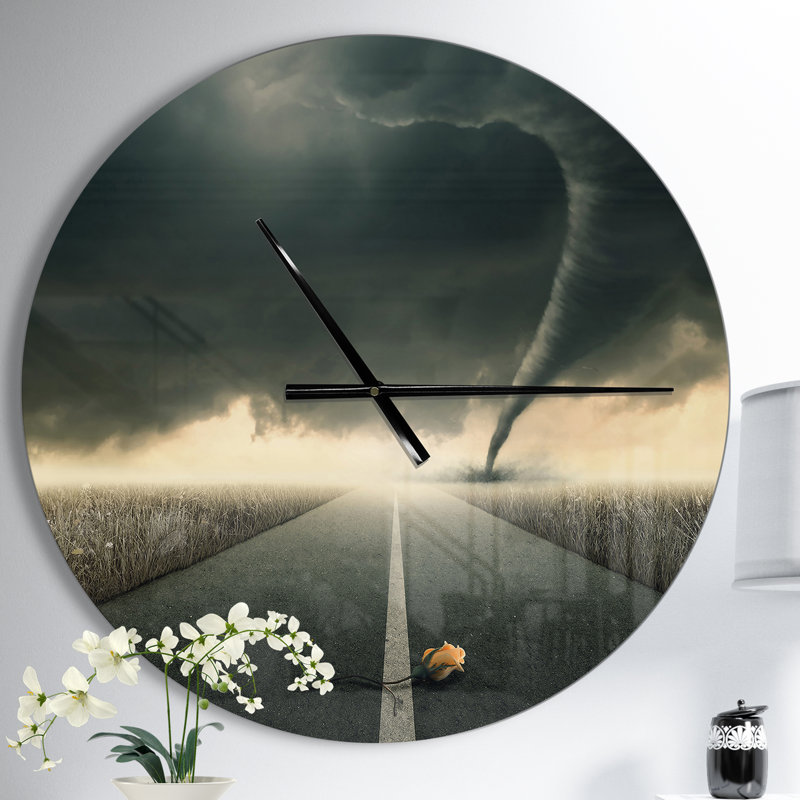 Yellow Yellow on the Dark Road - Horloge murale moderne, Moyen