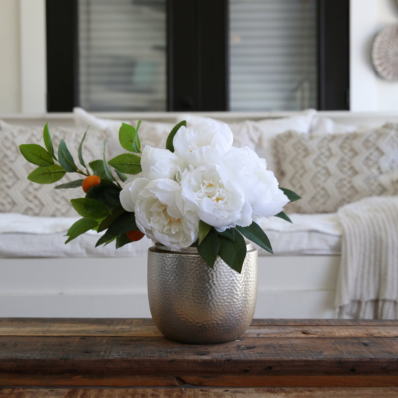 Arrangement floral pivoines Angelos dans un vase