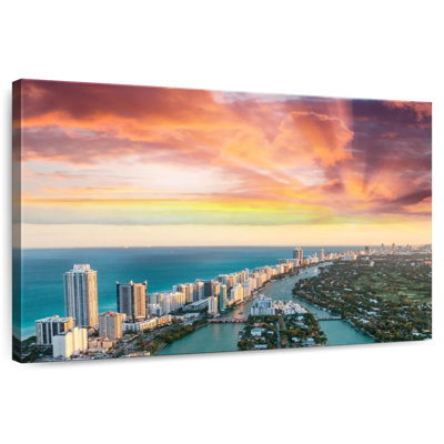 Nicci Miami Beach, horizon sombre