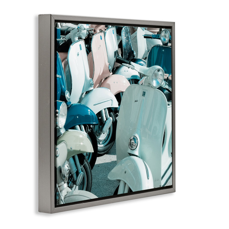 Art mural encadré «Lined Up Italian Scooters» par Deborah Revell, H 18 po x l 18 po, Cadre flottant gris lustré