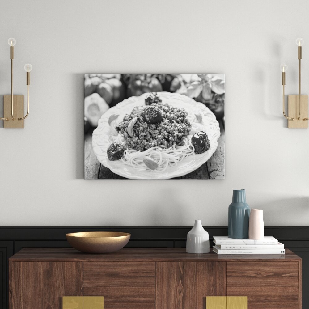 Leinwandbild „Spaghetti Bolognese auf dem Teller“, Fotodruck