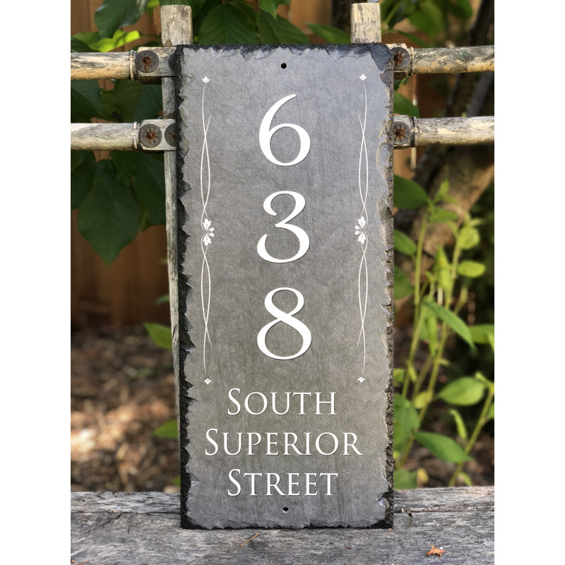 Plaque d'adresse suspendue sur 2 lignes, 2 trous pour suspension, Oui