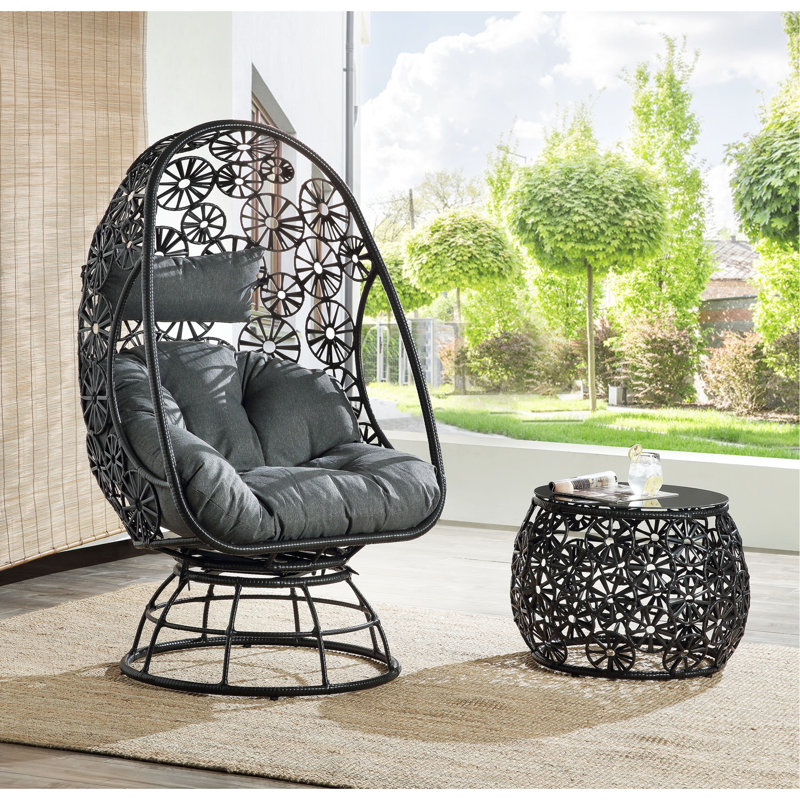 Chaise longue et table d'appoint en verre transparent, tissu gris anthracite et osier noir
