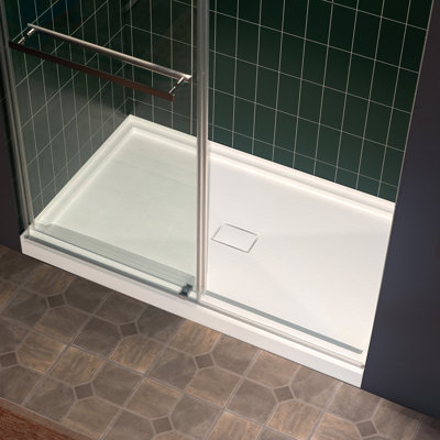 60 po X 32 po Base de panneau de douche à surface solide en blanc, installation en alcôve avec drain central, antidérapante et résistante à la moisissure