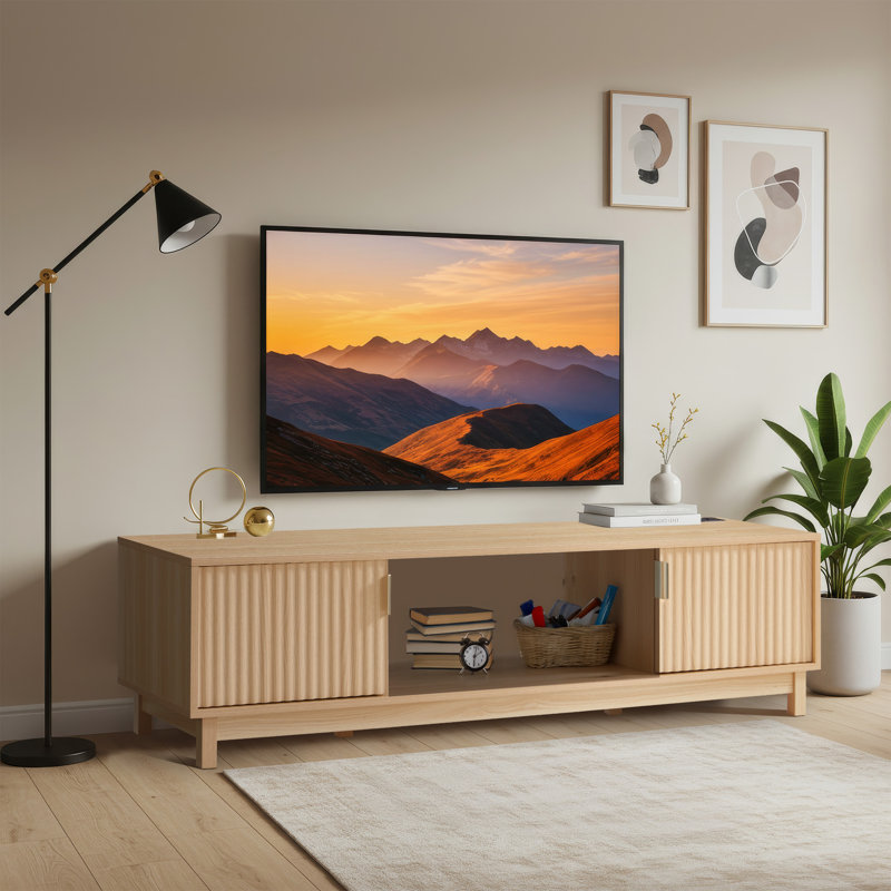 Meuble télé 70 po avec portes cannelées et prise de courant intégrée pour téléviseur de 75 po ou moins, L 58 po