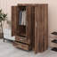 Armoire spacieuse à trois portes conçue avec des tiroirs intégrés et une tringle de suspension robuste-130191444